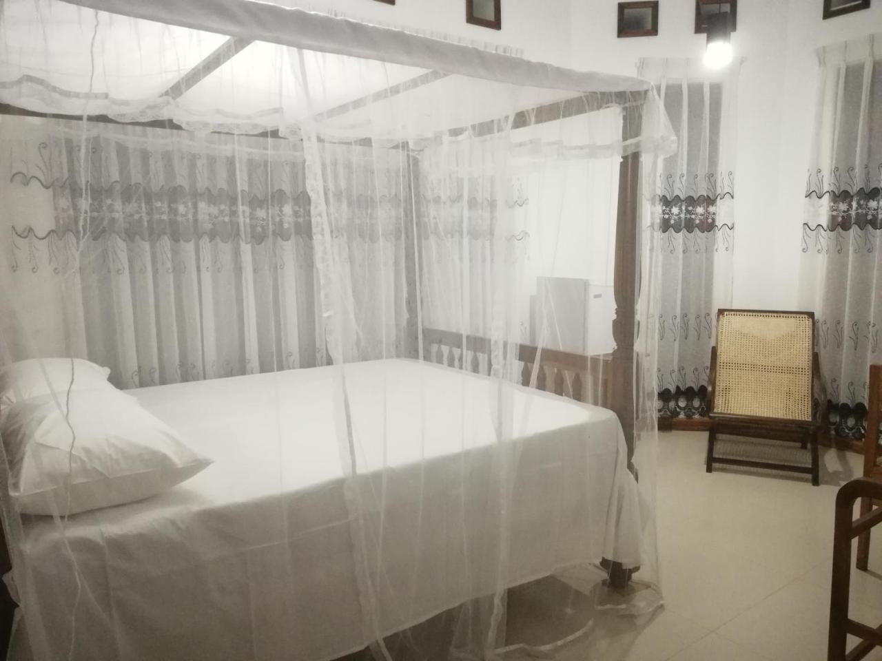 Air Port 5 Minutes Super Clean Upul Bed & Breakfast Negombo Eksteriør bilde