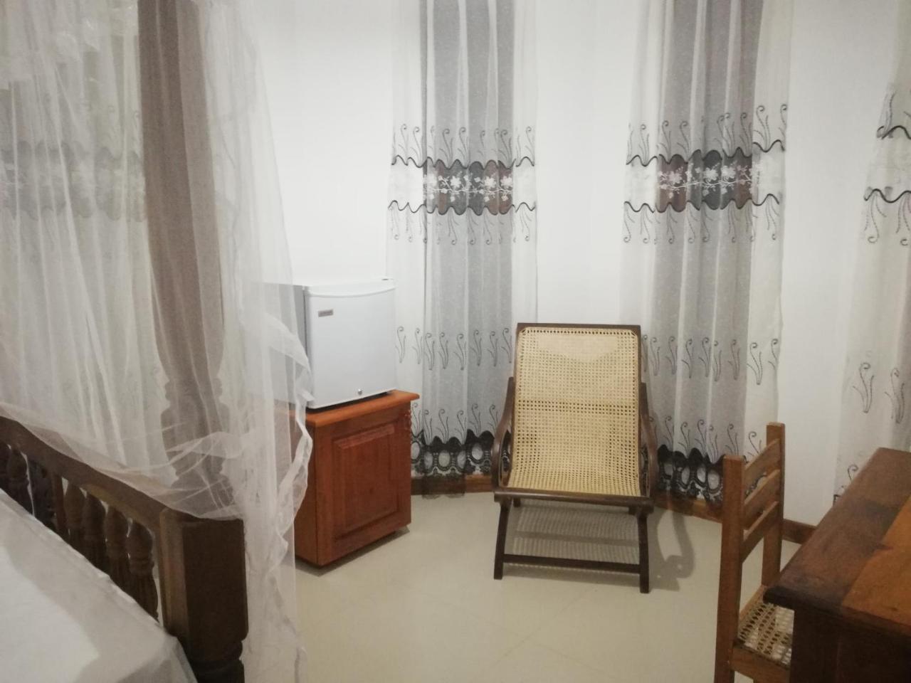 Air Port 5 Minutes Super Clean Upul Bed & Breakfast Negombo Eksteriør bilde