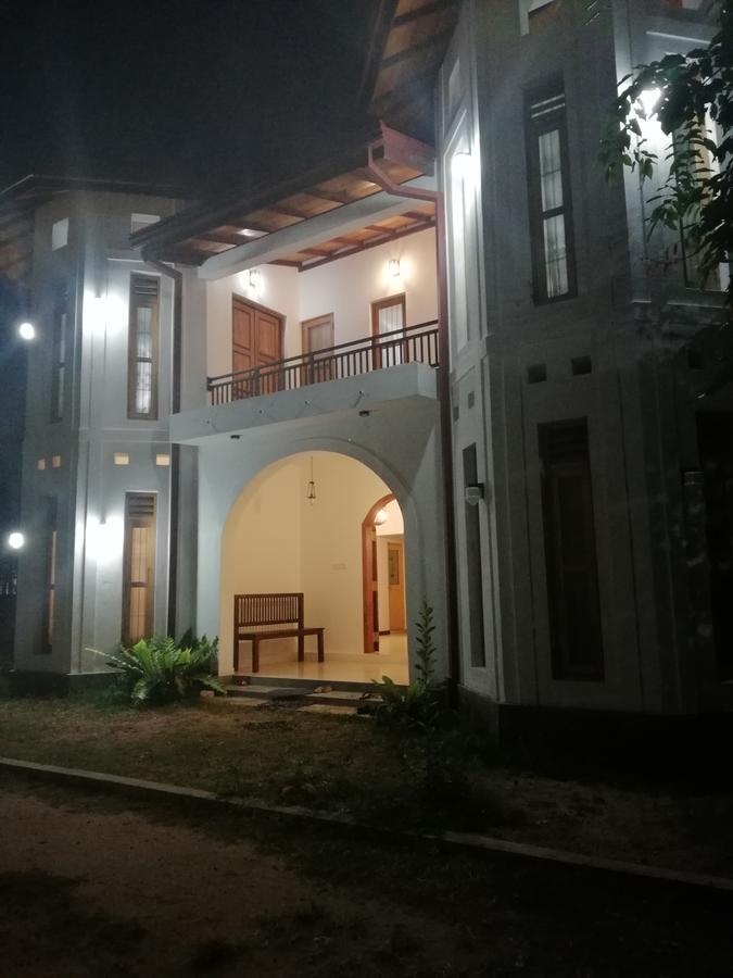 Air Port 5 Minutes Super Clean Upul Bed & Breakfast Negombo Eksteriør bilde