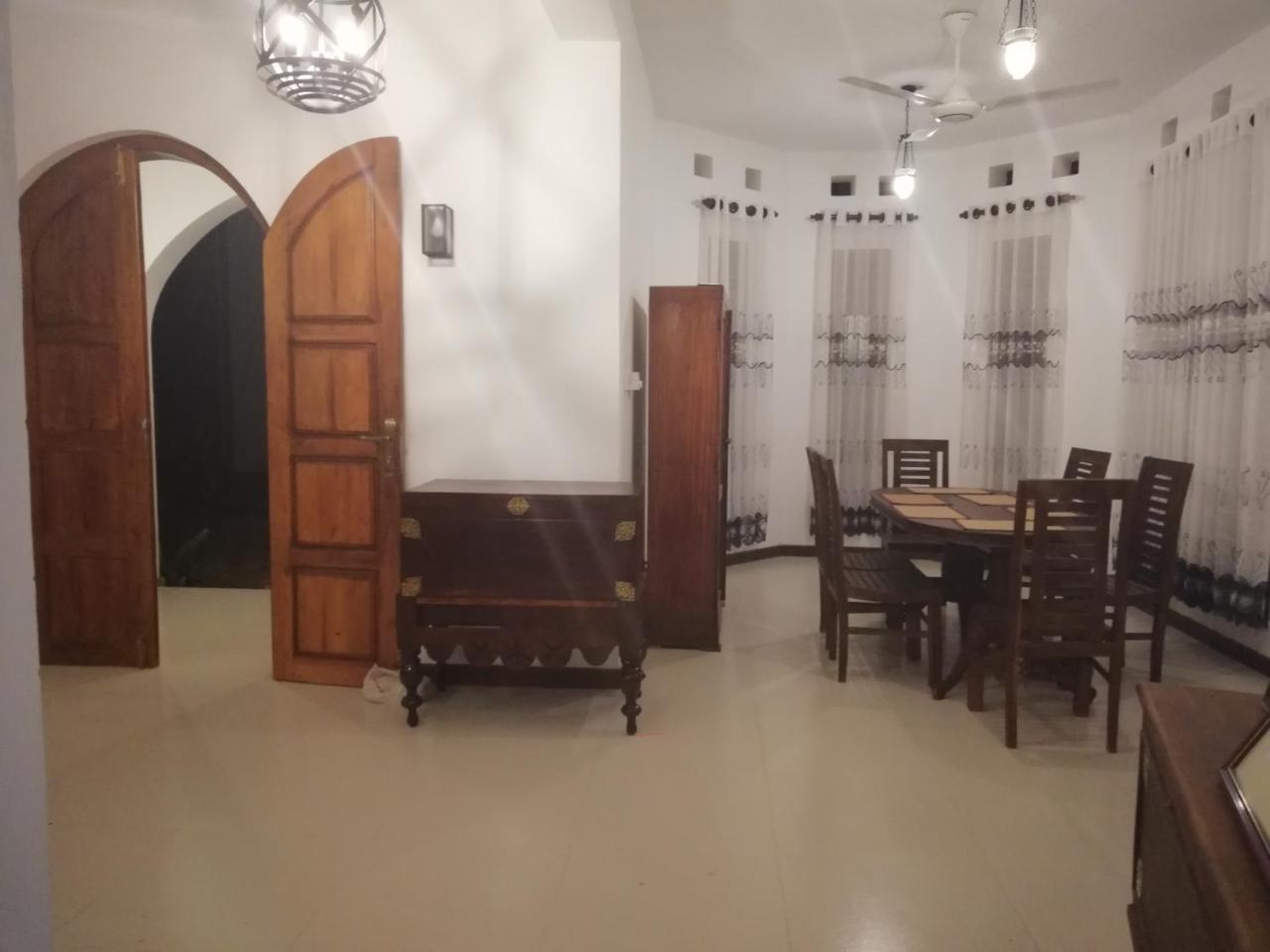 Air Port 5 Minutes Super Clean Upul Bed & Breakfast Negombo Eksteriør bilde