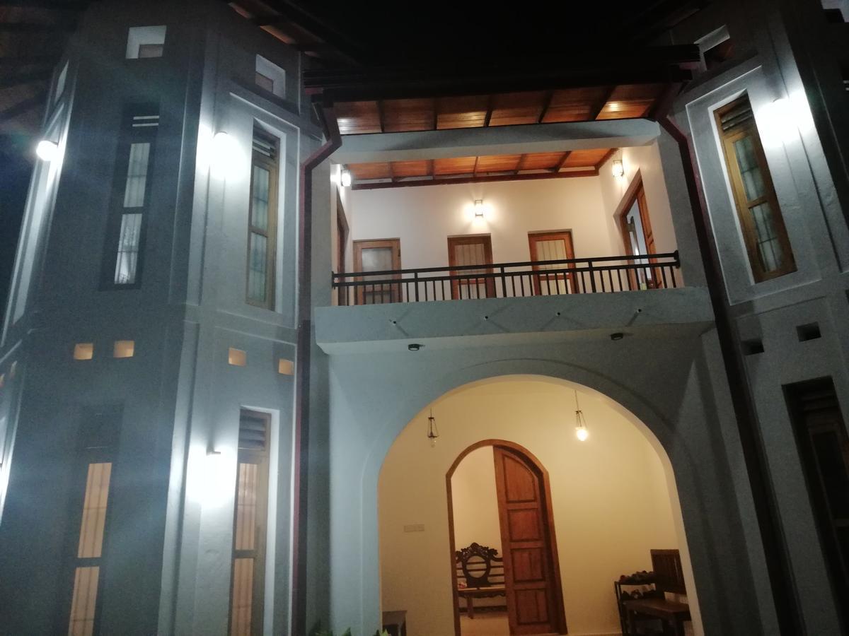 Air Port 5 Minutes Super Clean Upul Bed & Breakfast Negombo Eksteriør bilde