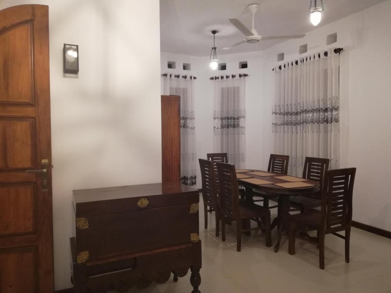 Air Port 5 Minutes Super Clean Upul Bed & Breakfast Negombo Eksteriør bilde
