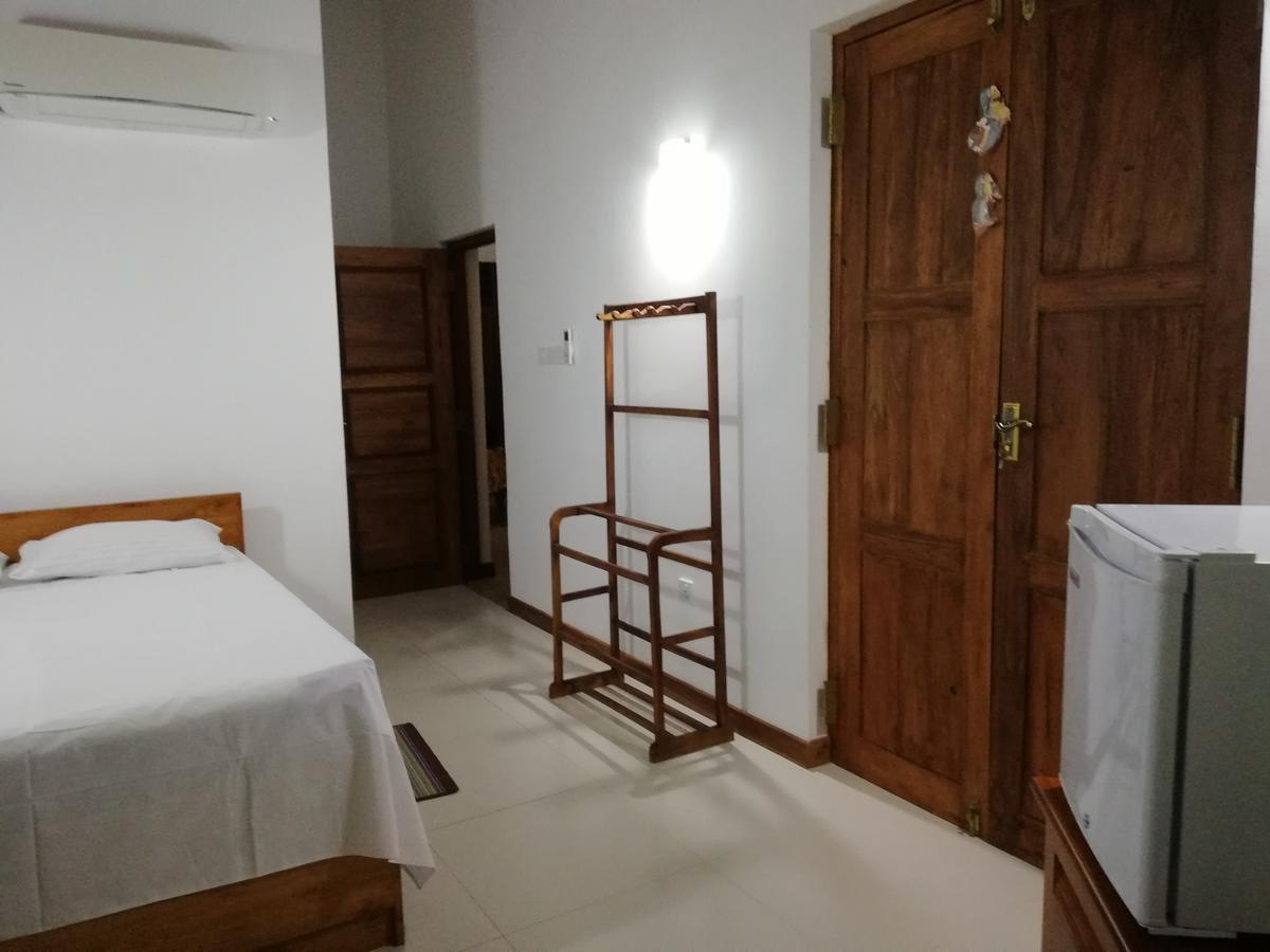 Air Port 5 Minutes Super Clean Upul Bed & Breakfast Negombo Eksteriør bilde