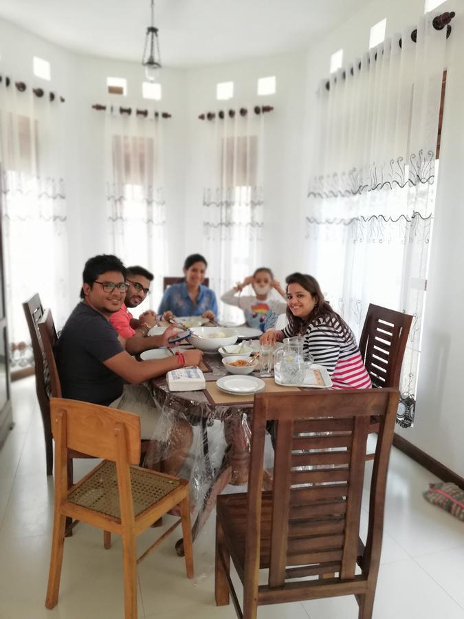 Air Port 5 Minutes Super Clean Upul Bed & Breakfast Negombo Eksteriør bilde