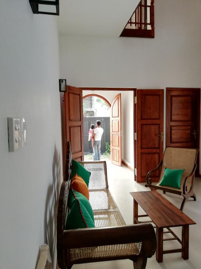 Air Port 5 Minutes Super Clean Upul Bed & Breakfast Negombo Eksteriør bilde