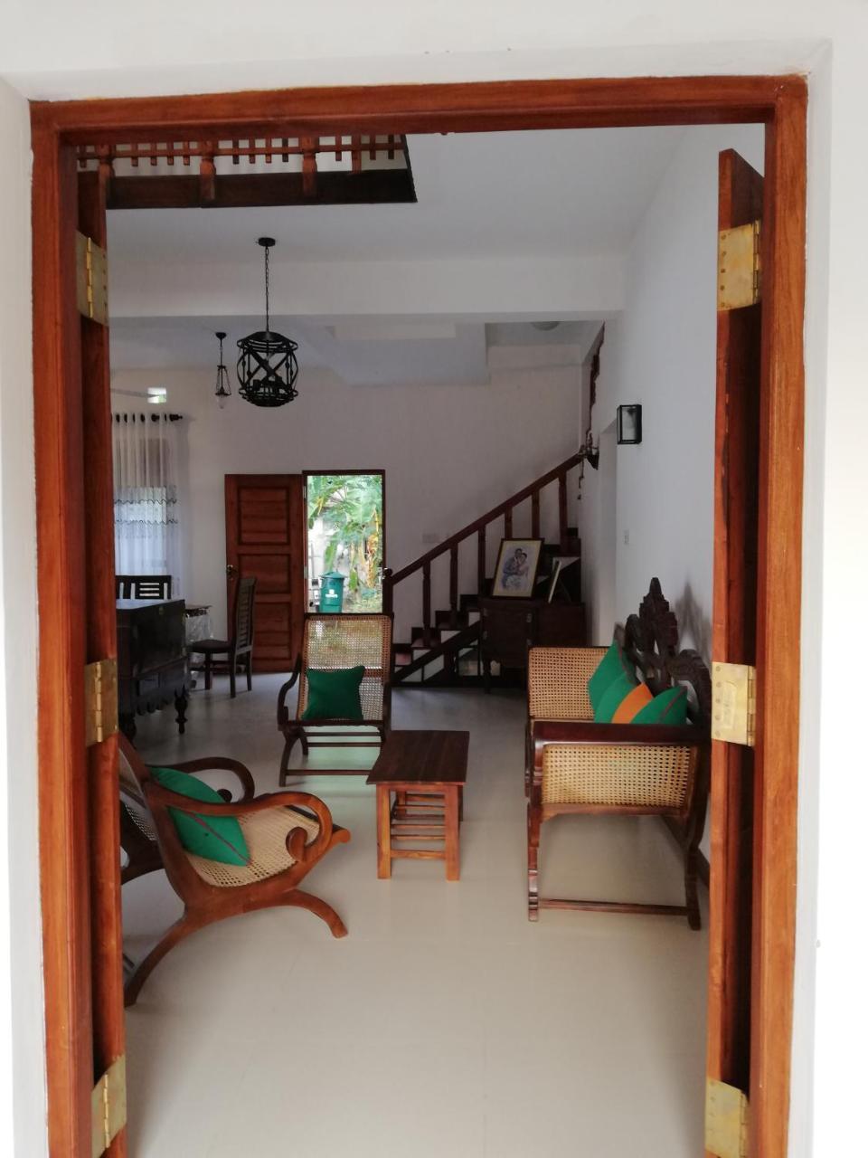 Air Port 5 Minutes Super Clean Upul Bed & Breakfast Negombo Eksteriør bilde