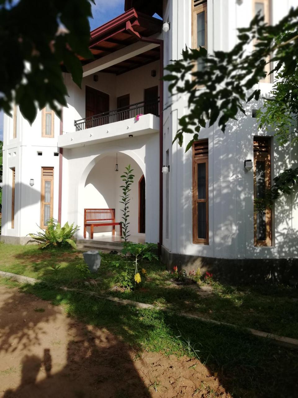 Air Port 5 Minutes Super Clean Upul Bed & Breakfast Negombo Eksteriør bilde