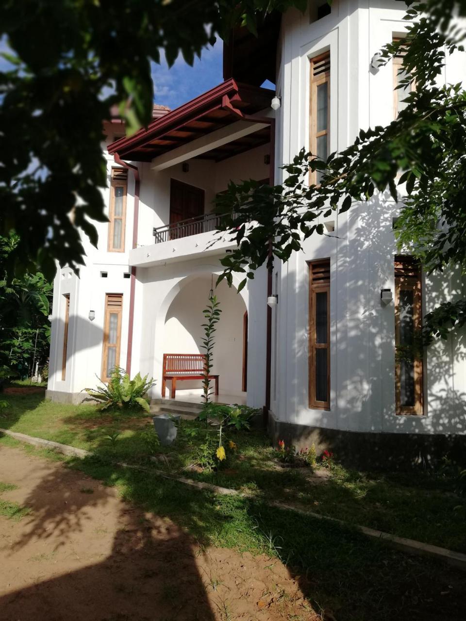 Air Port 5 Minutes Super Clean Upul Bed & Breakfast Negombo Eksteriør bilde