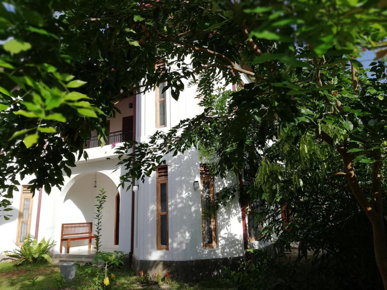 Air Port 5 Minutes Super Clean Upul Bed & Breakfast Negombo Eksteriør bilde
